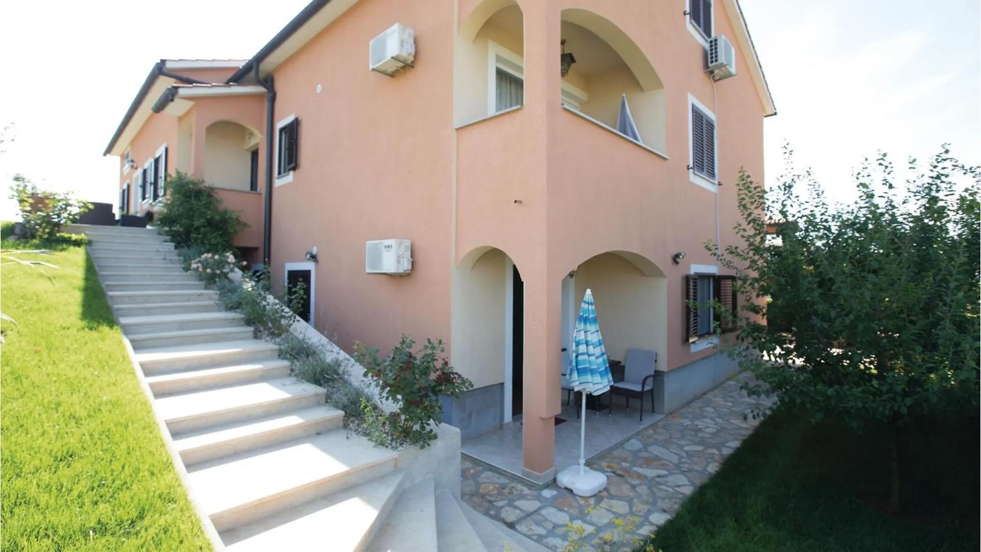 1 Bedroom Lovely Apartment In Tar-Vabriga