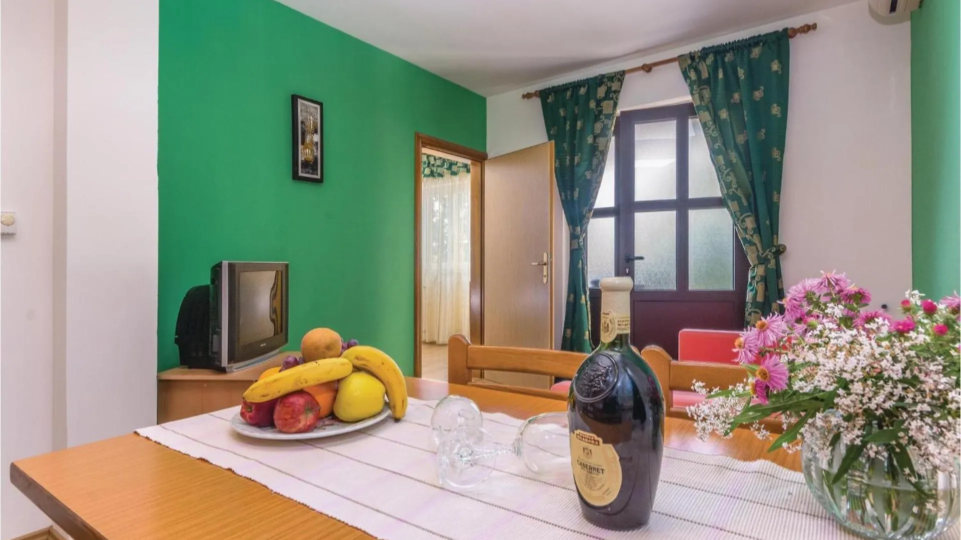 1 Bedroom Lovely Apartment In Tar-Vabriga