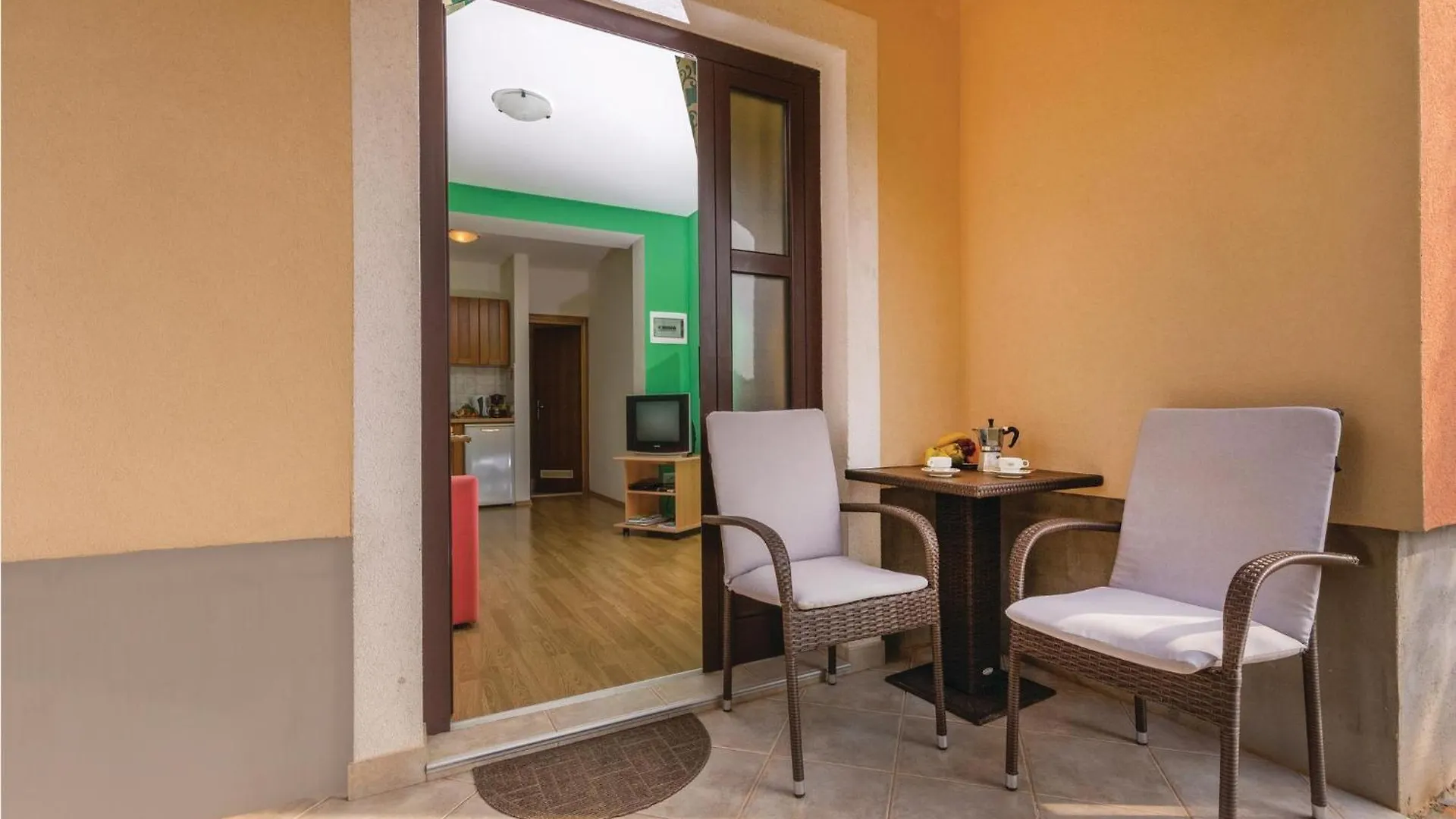 1 Bedroom Lovely Apartment In Tar-Vabriga